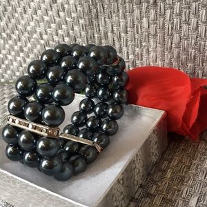 Handmade navy pearl bracelet